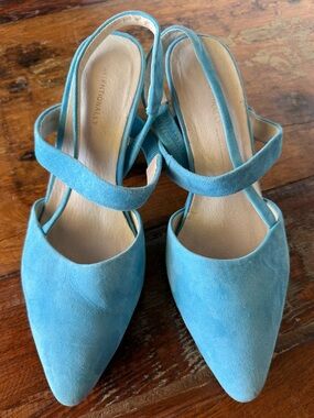 INTENTIONALLY Sky Blue Suede Pointed Toe Fairytale Heels Size 7 Ankle Strap